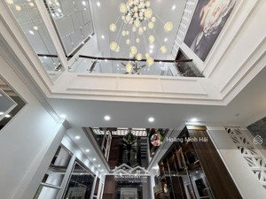 bán nhà riêng tại ngọc khánh, 18,5 tỷ, 52m2, 4pn, 5wc, giá ưu đãi