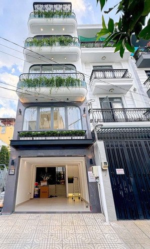 nhà phố mới hoàn thiện mặt tiền hẻm 8m xe hơi quận 7 có thang máy nội thất cao cấp. lh 