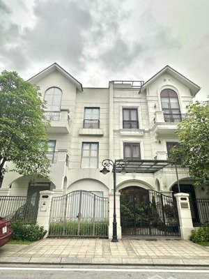 bán nhà biệt thự 150m2 gần hồ giá 35 tỷ vinhomes ocean park gia lâm, hà nội