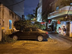 nhà lõi phố ngọc lâm 30m2, giá 6.9 tỷ full tiện ích, khu phố sầm uất