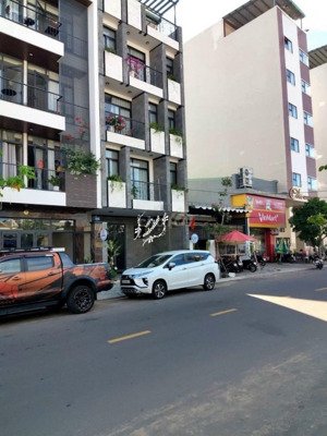 bán đất lê thước : dt 90m sát biển phạm văn đồng tặng nhà 4 tầng nhà đẹp vị trí đẹp