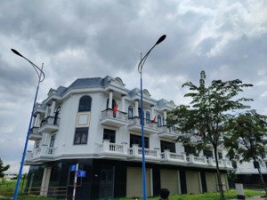 bán cắt lỗ nhà phố rich home bàu bàng, 3,4 tỷ còn 3,1 tỷ - 100m2, 3pn, 4wc sát kcn cực sầm uất