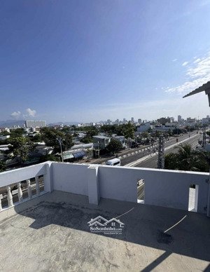 cho thuê nhà nguyên căn mặt tiền rộng đường nguyễn tất thành