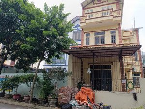 nhà 3 tầng mới mặt đường ô tô tránh - sát kcn btl - cách khu thương mại 108 tầng 6km