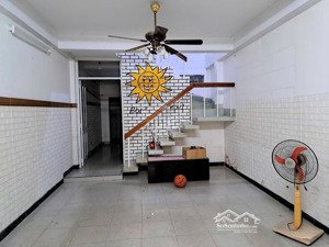 cho thuê nhà hxh lê văn sỹ, q3, 4x15, 1 lầu, 3pn, giá 16tr