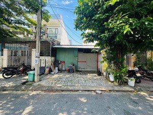cần bán: lỗ giáng 7 - hướng: nam - dt: 100m2 - dân cư đông đúc, gần trường cấp 1 & 2, gần chợ