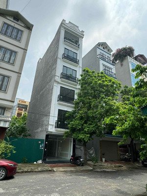 cho thuê nhà mới 6 tầng có thang máy