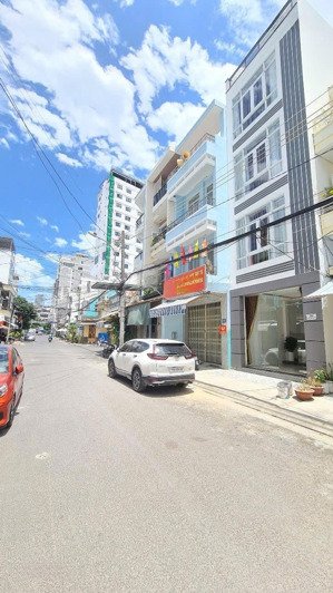 bán nhà đẹp 5 tầng mặt tiền đường phan đình phùng gần chợ đầm phường nha trang