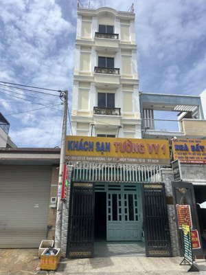 khách sạn đang hoạt động, chính chủ cần bán