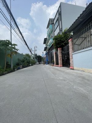 mặt tiền kinh doanh hẻm thẳng 1 trục xe hơi thông, 5x17. dòng tiền lớn. chỉ hơn 8 tỷ