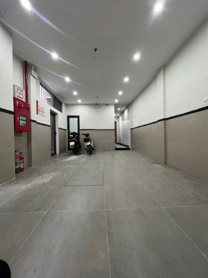 ngõ quỳnh lô góc 60m 5 tầng thang máy, 12 phòng khép kín cho thuê