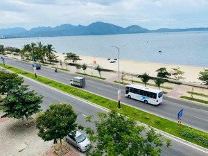 chào bán khách sạn 5 tầng lô đôi view biển nguyễn tất thành