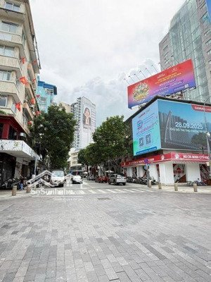 rất hiếm nhà mặt phố góc 2 mặt tiền 12bis nguyễn huệ trung tâm quận 1, mặt bằng đẹp