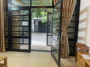 bán nhà 3 tầng đường tạ mỹ duật,mặt tiền 5m giá siêu tốt, e tú