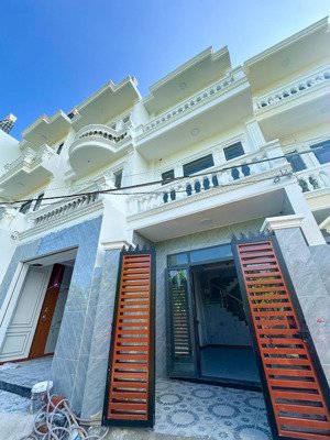 bán nhà 3 lầu sang trọng ngay bigc long bình tân, biên hoà