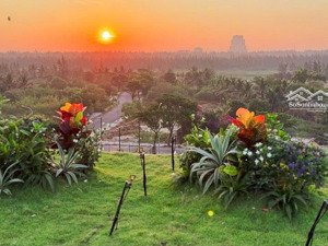 giá tốt cho 144m2 đất fpt gần trục shophouse