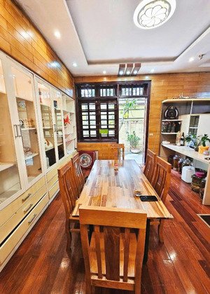 bán nhà lạc long quân 60m mt5m ngõ thông- kd- ô tô- gần hồ tây- 9.9 tỷ.