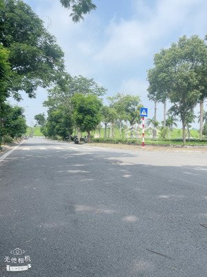 ôtô vào tận đất gần công viên thạch bàn long biên 56m2 sổ đỏ giá hờn 6tỷ