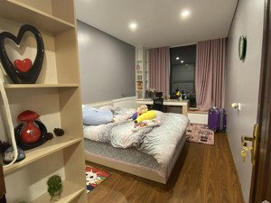 chính chủ bán căn hộ 3pn, 128m2 85triệu/m2 tại n04 trần duy hưng, nội thất đầy đủ, ban công rất mát