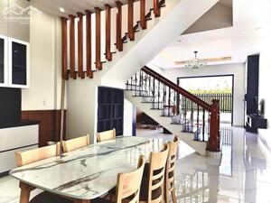 bán nhà ngay gần trường học bùi thị xuân chỉ 23,5 tỷ ạ