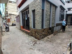 nhà c4 có gác phan văn trị, p11, 4.4 x 12m, nở hậu, hiện trạng 58m2