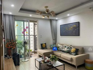 tôi cần bán ch 3n, 90m2 tòa goldseason. nhà tầng trung, sẵn đồ, bc đông nam. sổ đỏ lh 