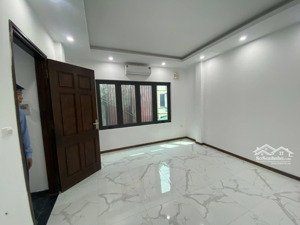 hiếm lò đúc 32m² 5 tầng mặt tiền 8m thang máy chỉ 1 nhà ra phố giá 10.5 tỷ có tl