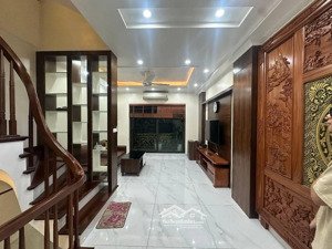 trung tâm cầu giấy nguyễn khang phân lô ngõ thông ô tô đỗ cửa 6tầng mới đẹp 12,5 tỷ