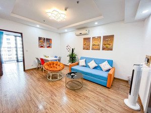 giá tốt, em có căn 2pn, dt 90m2 tòa t10 timescity hai bà trưng. giá 7.6 tỷ. lh 