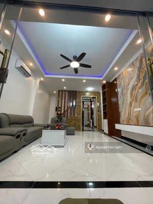 bán nhà: doãn kế thiện, 40 m2 x 6 tầng x 4,5 mt, cầu giấy, thang máy. nhà xây mới , nội thất xịn xò