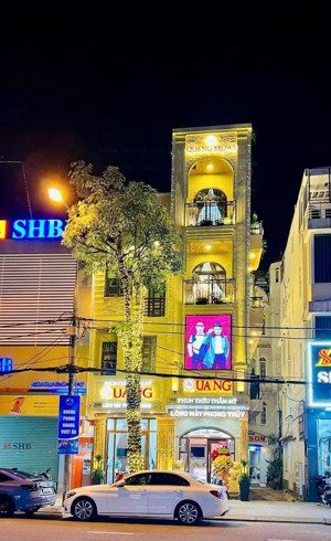 góc 2 măt tiền đống đa -nhà 4 tầng thiết kế siêu sang trọng. chủ cần tiền hạ giá banh nhanh.