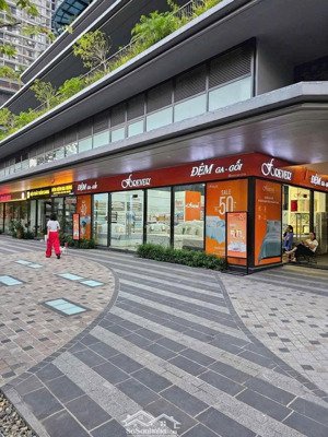 duy nhất căn shop sát mặt sảnh ra vào-hiếm có chủ cần tiền bán gấp sẵn hợp đồng cho vay.