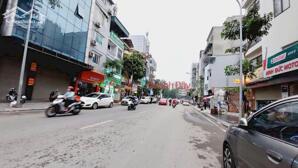 Bán nhà phố Lạc Long Quân 40m2 mặt tiền 6.1m vỉa hè 6m kinh doanh đỉnh gần Hồ Tây