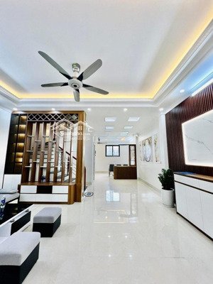 bán nhà tây sơn 20m ra mặt phố, ngõ thông, ô tô đỗ cửa, kinh doanh, ở ngay, 38m2, 6t, chỉ 7.5 tỷ