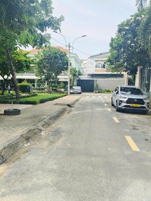 nhà mặt tiền xe hơi bông sao ngang 4.5 sổ riêng 4 tầng mới ở ngay 4 phòng ngủ không lộ giới