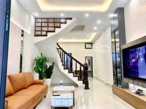 siêu phẩm cổ nhuế , bắc từ liêm dt 49m2 x 5tầng , full nội thất , ô tô gần , nằm vị trí trung tâm