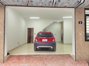 siêu phẩm lệ mật.tt việt hưngnhà vừa hoàn thiện xong. ô tô vào nhà.chốt nhanh chủ nhà giữ giá.