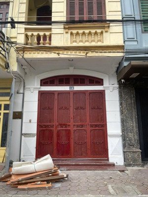 cho thuê nhà ngõ 23 đỗ quang dt 60 x 5 tầng mt 4m giá 26tr