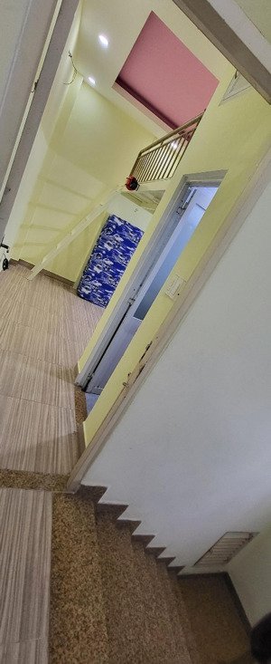 phòng lầu 2, máy lạnh, tủ lạnh, lò nướng vi sóng, gác, cửa sổ, nệm, lê lai phường 3 gò vấp tphcm