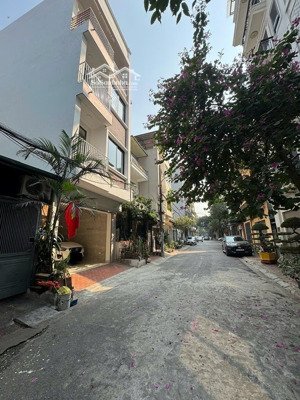 nhà đẹp nội thất hiện đại đường 6m khu quân đội 918 phúc đồng dt 59m2 . giá 16.9 tỷ