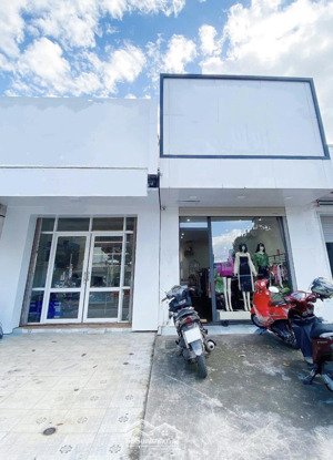 nhà mặt tiền cửa hàng lê duẩn gần ks mường thanh, kề ngân hàng bidv- ngã tư thuận tiện kinh doanh ở