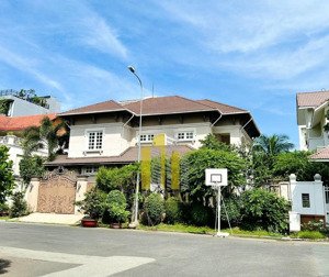 biệt thự hồ bơi sân vườn khu thảo điền 320m2 - đầy đủ nội thất cao cấp