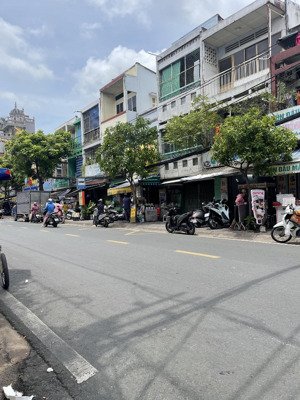 nhà đẹp âu dương lân 3 tầng , 49m2 , mới ở ngay , 4pn , sát hẻm xe hơi , nhỉnh 6 tỷ