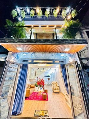 bán nhà 1 trệt 1 lầu ngay chợ xuân thới thượng, hóc môn (4x15) 2pn - 2wc giá có bớt ít lộc