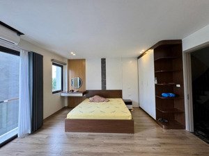 đàm quang trung ô tô 7 chỗ ngủ trong nhà - thang máy - ngõ thông tứ tung - đối diện aeon long