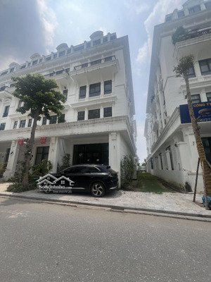 chính chủ cần bán gấp 2 căn xẻ khe 3 mặt thoáng. giá tốt nhất