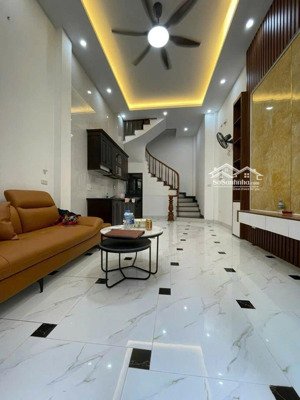 20m ra ngõ oto thông tứ phía, ngõ trước nhà 3m, thoáng sáng, dt 35m2*5t, mt 4m, giá chào 7,8 tỷ