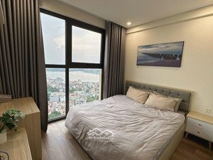 chính chủ cho thuê căn hộ 2 ngủ 2 wc full nội thất cao cấp view vip hồ tây