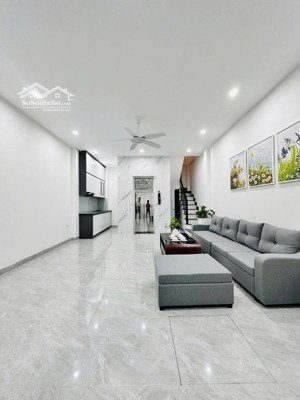 phạm văn đồng nhà đẹp,thang máy 45m-4 tầng - giá 9.5 tỷ