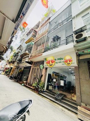 trần quốc hoàn-phân lô ô tô tránh -kinh doanh sầm uất - dt 40m .vị trí đẹp ,2 thoáng ,giá hợp lý